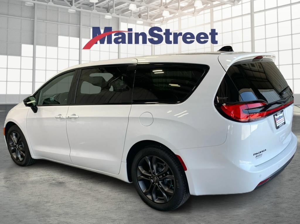 new 2026 Chrysler Pacifica car, priced at $40,773