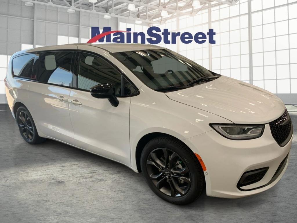 new 2026 Chrysler Pacifica car, priced at $40,773