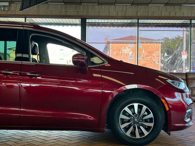 used 2021 Chrysler Pacifica Hybrid car, priced at $17,980