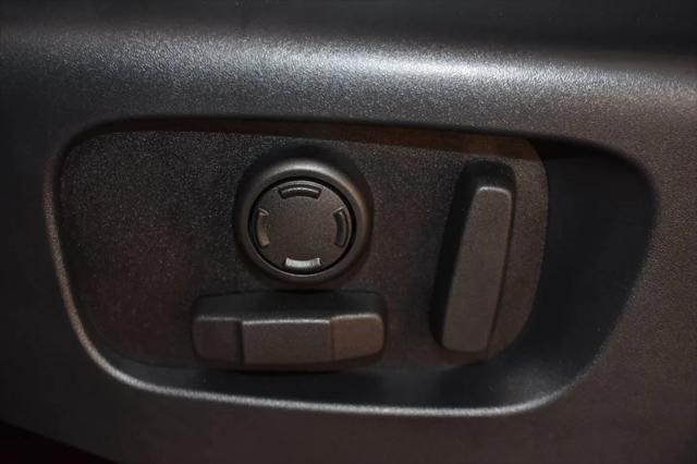 used 2020 Land Rover Discovery car, priced at $29,979