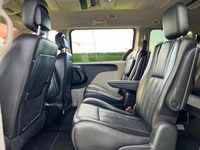 used 2011 Chrysler Town & Country car