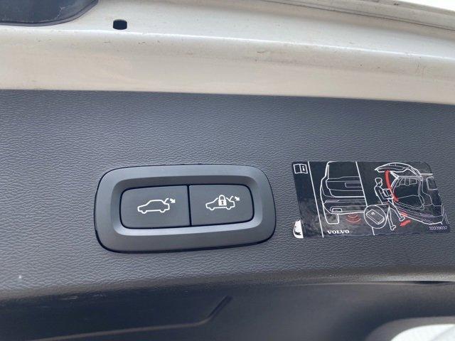 used 2020 Volvo XC40 car, priced at $22,700