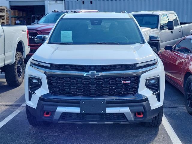 used 2024 Chevrolet Traverse car, priced at $47,992