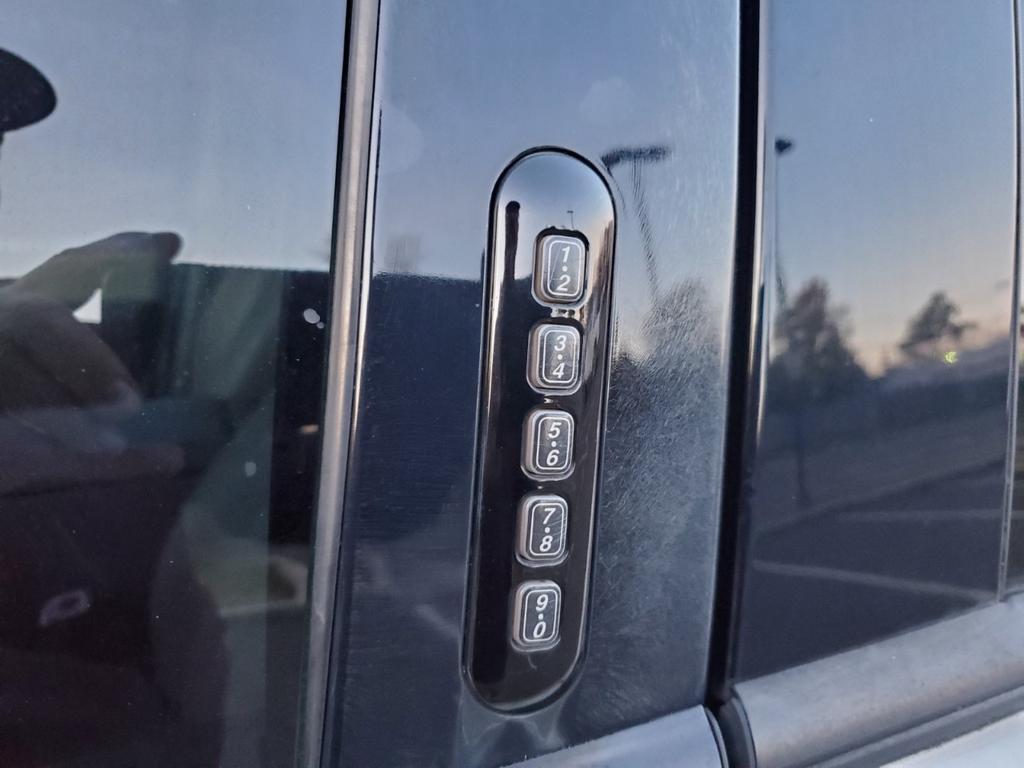 used 2005 Mercury Mountaineer car, priced at $3,595