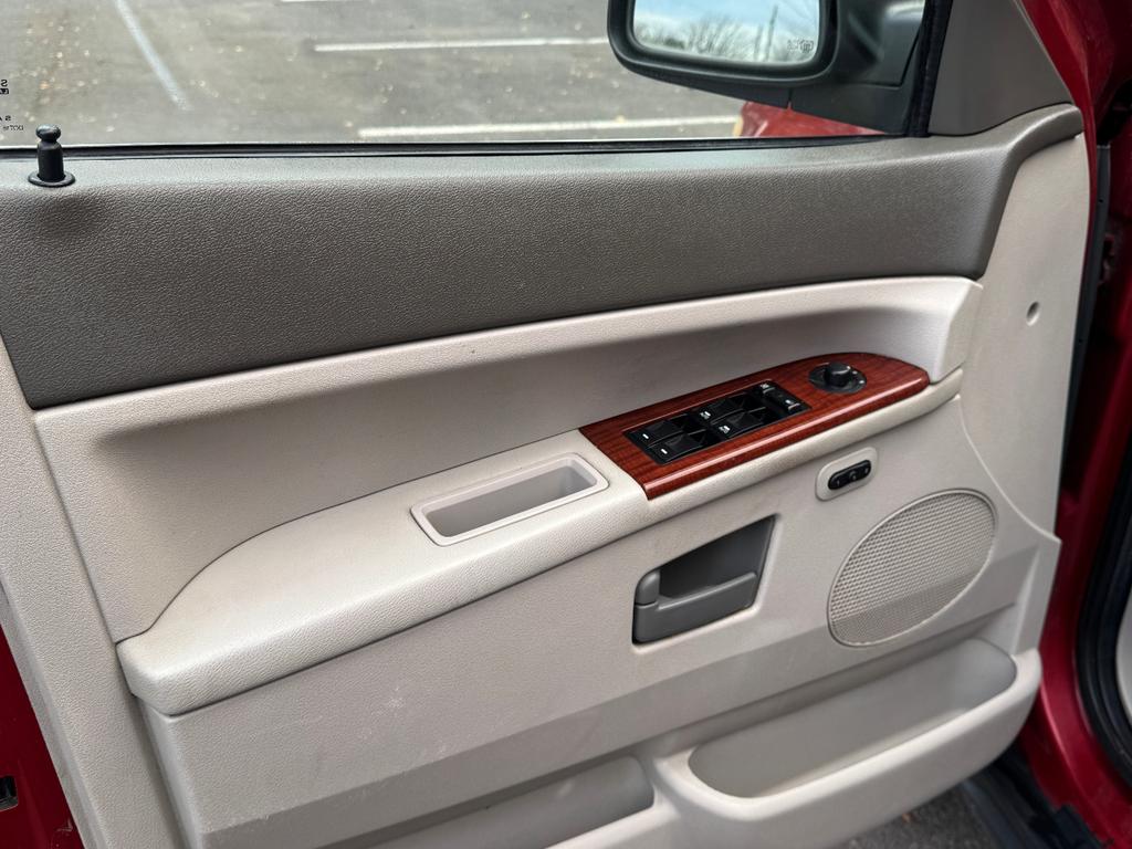 used 2006 Jeep Grand Cherokee car, priced at $3,595