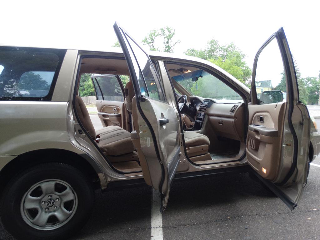 used 2004 Honda Pilot car, priced at $3,595