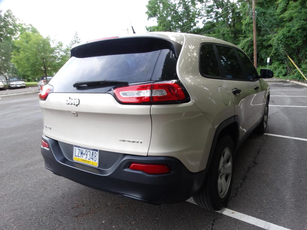 used 2015 Jeep Cherokee car, priced at $5,095
