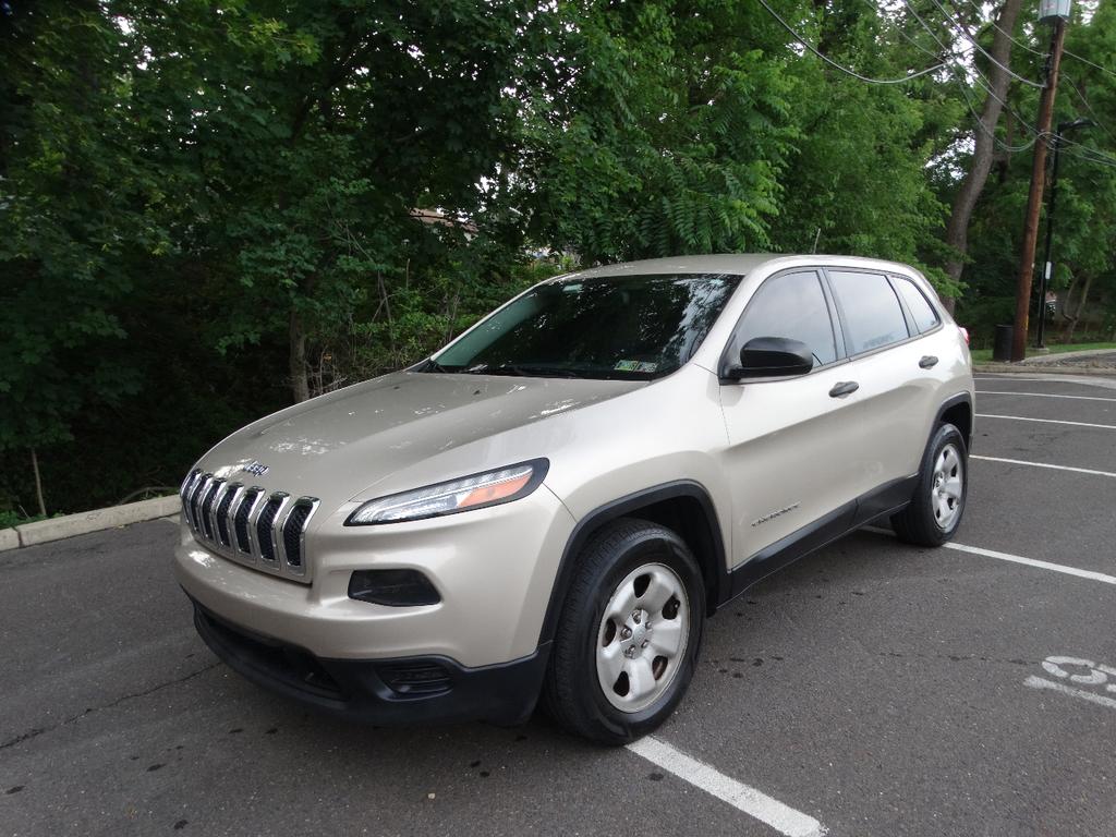 used 2015 Jeep Cherokee car, priced at $5,095