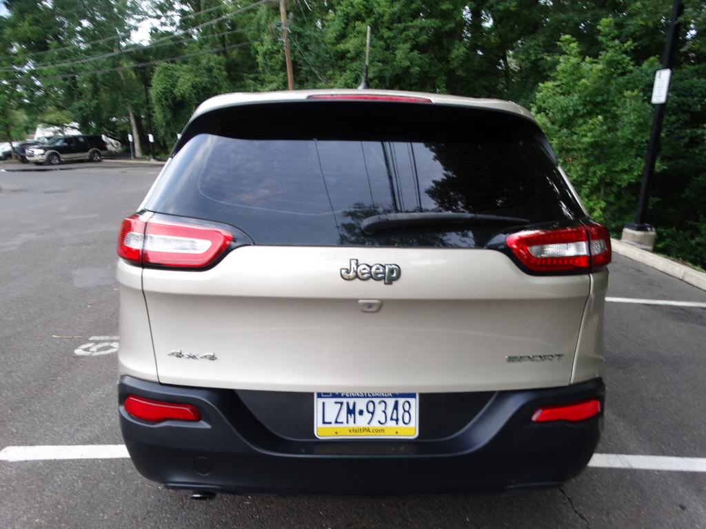 used 2015 Jeep Cherokee car, priced at $5,095