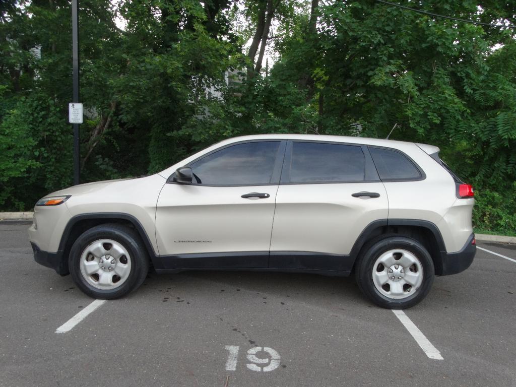used 2015 Jeep Cherokee car, priced at $5,095