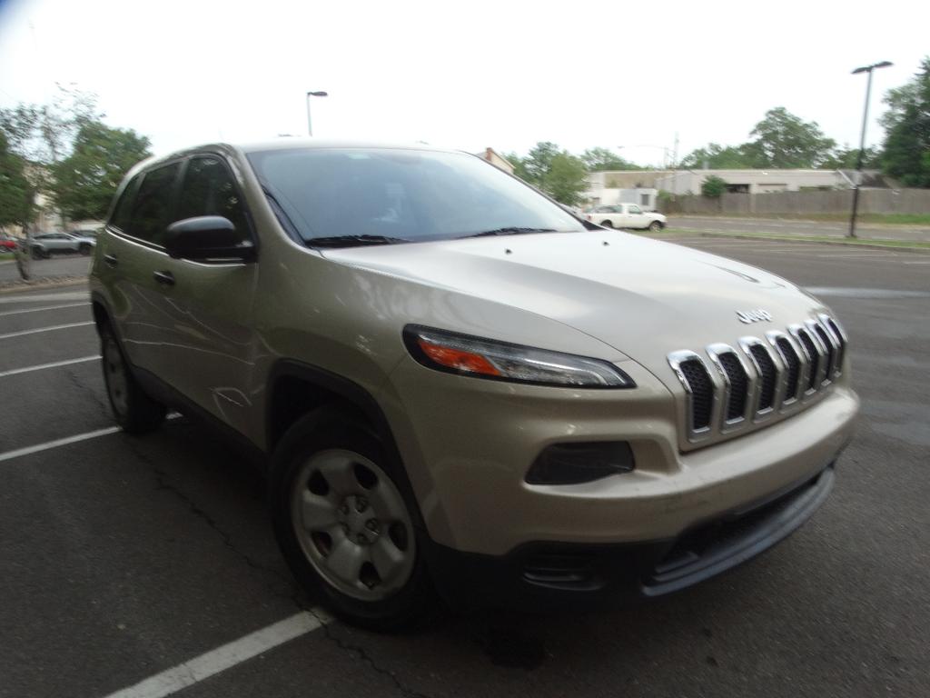 used 2015 Jeep Cherokee car, priced at $5,095