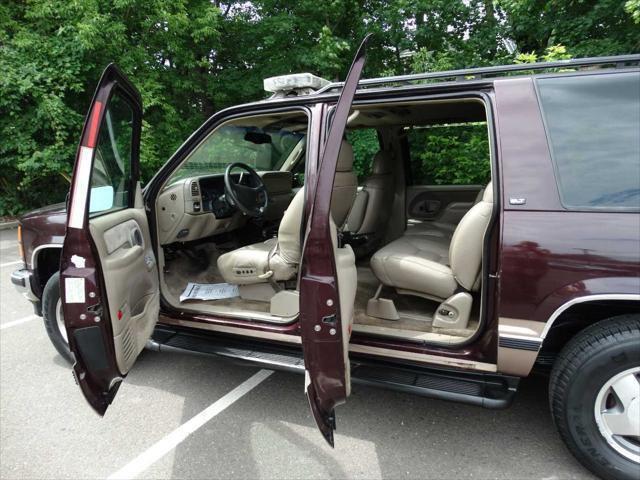 used 1997 GMC Suburban car, priced at $3,395