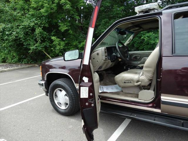 used 1997 GMC Suburban car, priced at $3,395