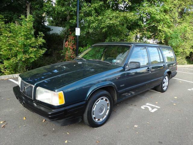 used 1995 Volvo 940 car, priced at $2,595