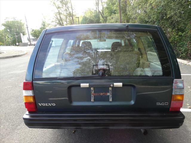 used 1995 Volvo 940 car, priced at $2,595