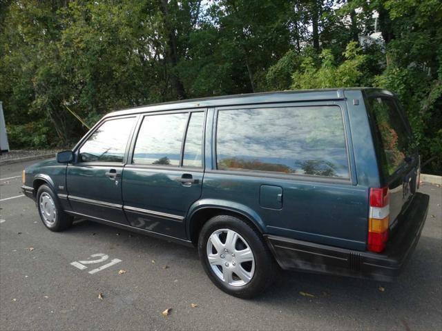 used 1995 Volvo 940 car, priced at $2,595