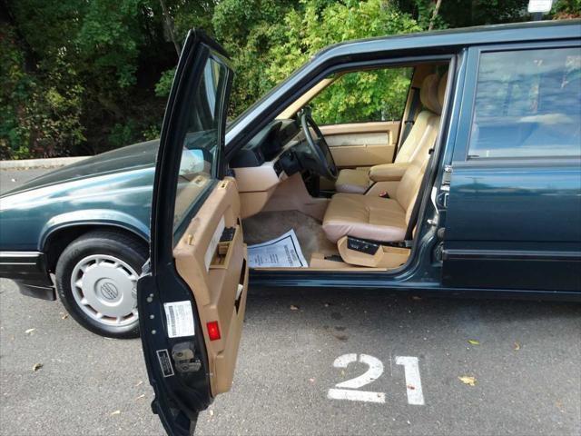 used 1995 Volvo 940 car, priced at $2,595