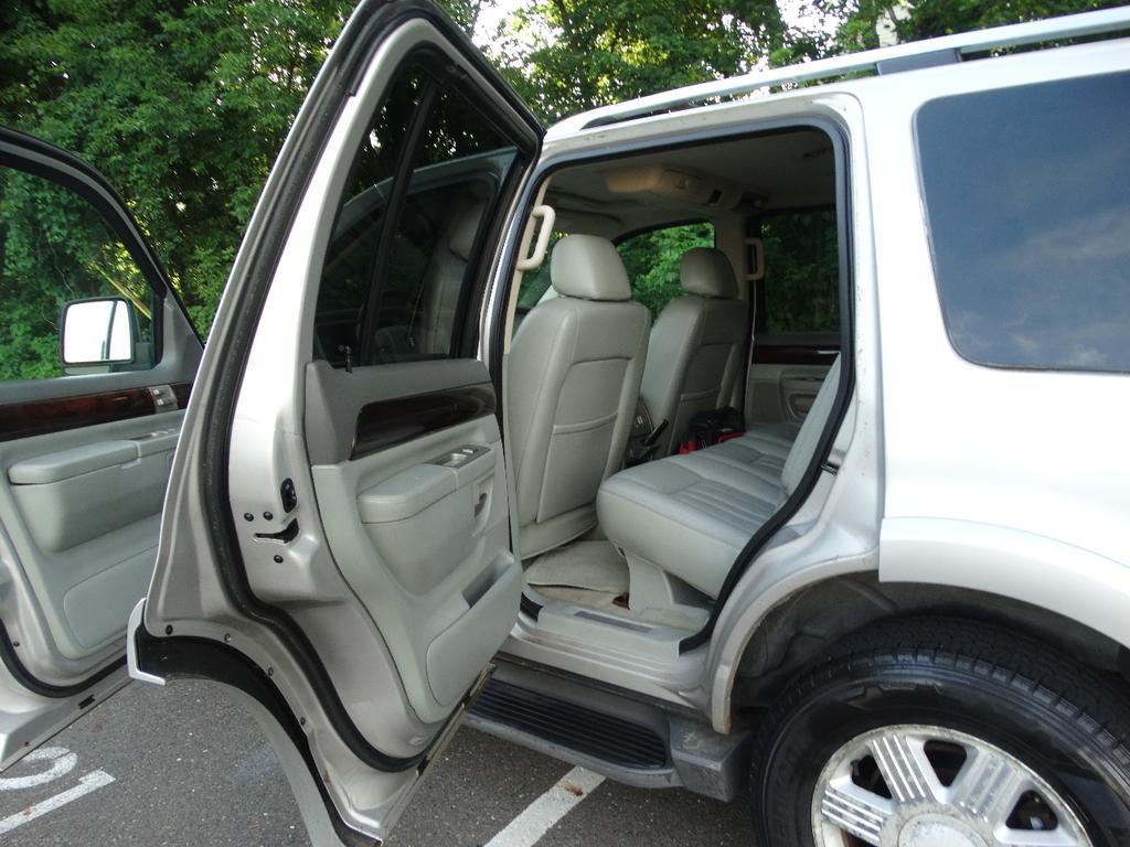 used 2003 Lincoln Aviator car, priced at $3,595