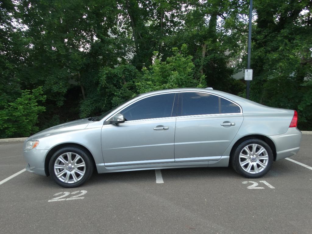 used 2009 Volvo S80 car, priced at $5,095