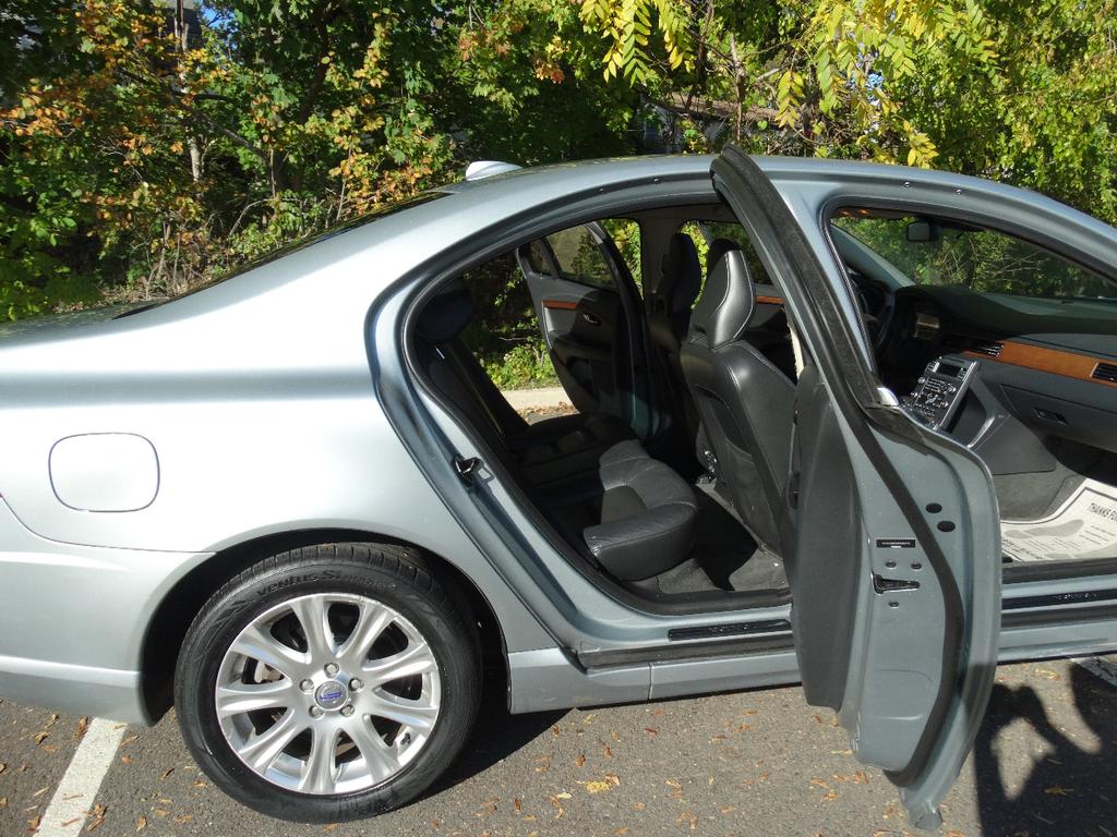 used 2009 Volvo S80 car, priced at $5,095