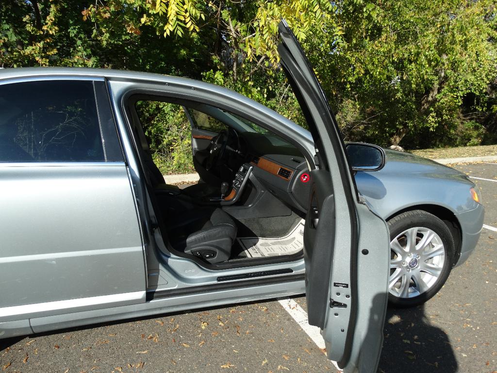 used 2009 Volvo S80 car, priced at $5,095