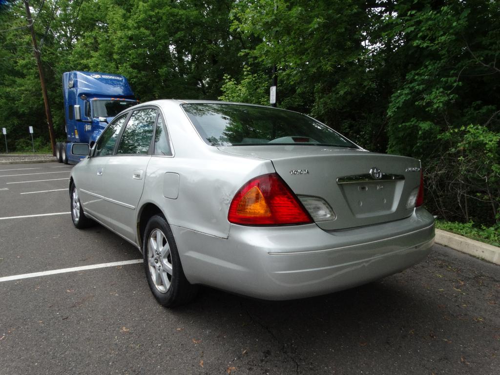 used 2000 Toyota Avalon car, priced at $3,595