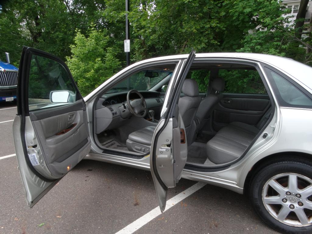 used 2000 Toyota Avalon car, priced at $3,595