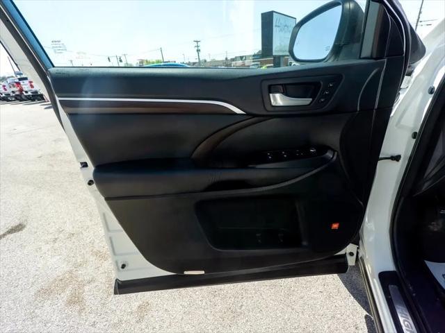 used 2016 Toyota Highlander car, priced at $26,844