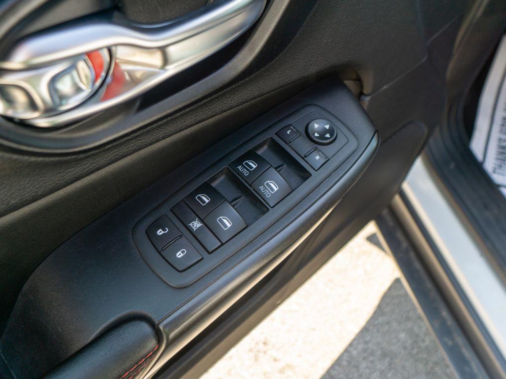 used 2020 Jeep Cherokee car, priced at $23,244