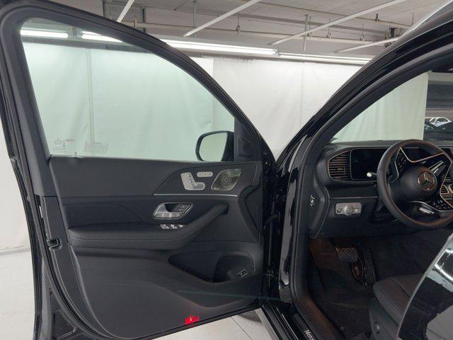 new 2025 Mercedes-Benz GLS 450 car