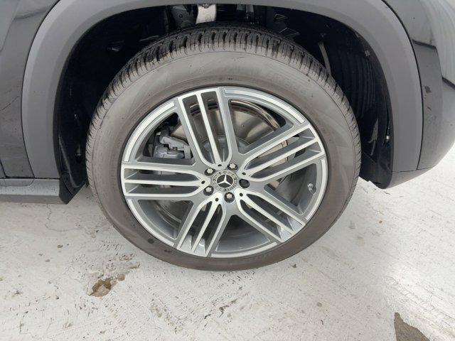 new 2025 Mercedes-Benz GLS 450 car