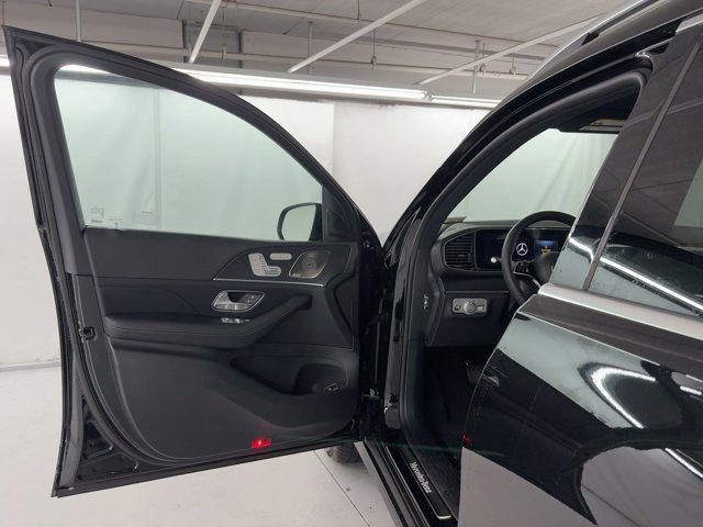new 2025 Mercedes-Benz GLS 450 car