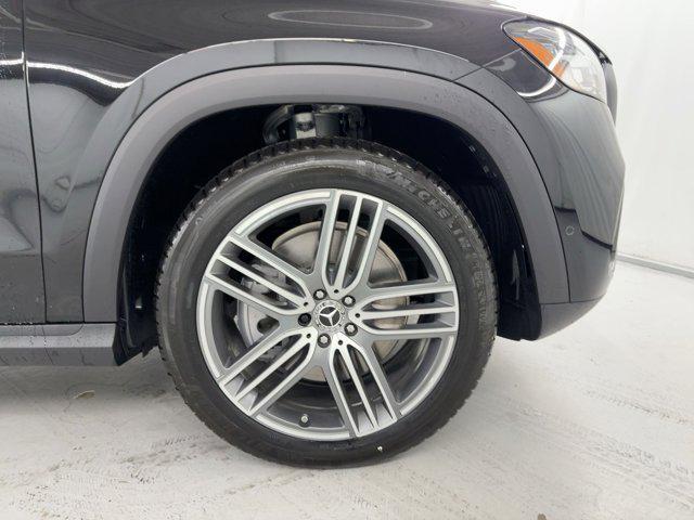 new 2025 Mercedes-Benz GLS 450 car