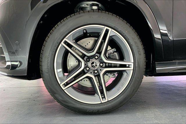 new 2025 Mercedes-Benz GLS 450 car