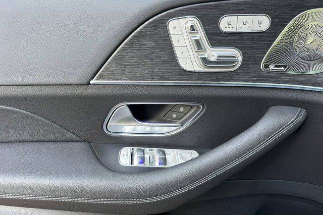 new 2025 Mercedes-Benz GLS 450 car