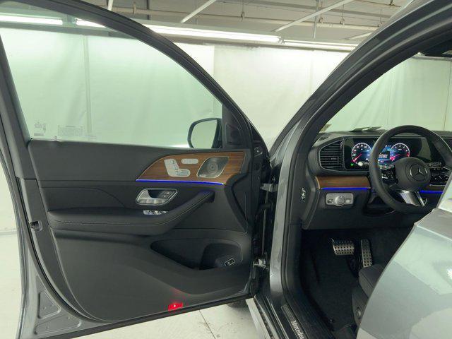 new 2025 Mercedes-Benz GLS 450 car