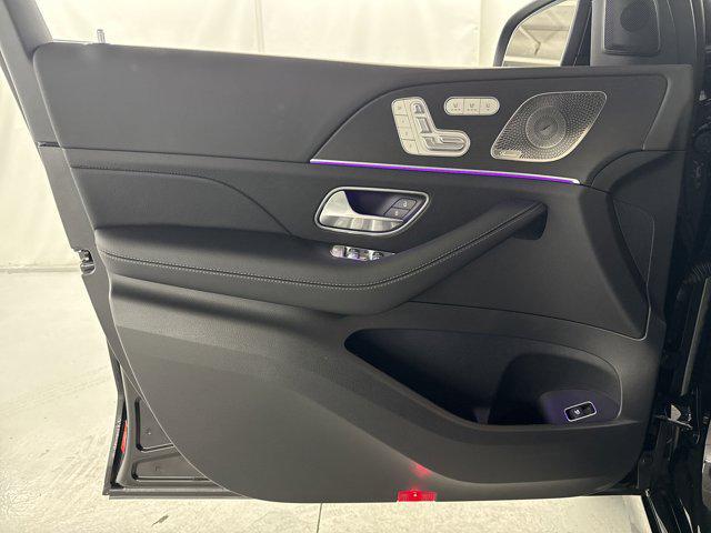 new 2025 Mercedes-Benz GLS 450 car