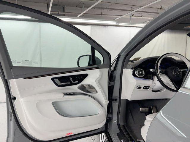 new 2025 Mercedes-Benz Maybach EQS 680 car, priced at $205,350