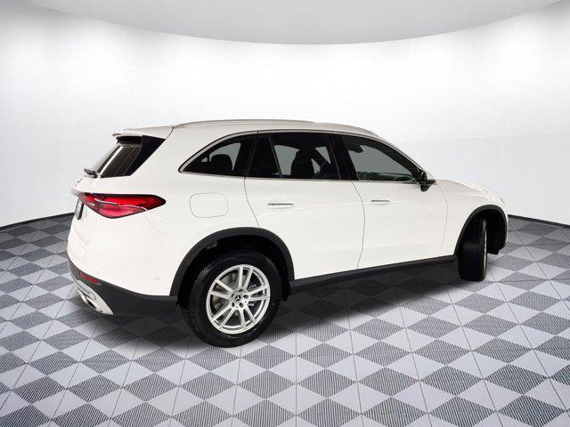 new 2025 Mercedes-Benz GLC 300 car, priced at $51,270
