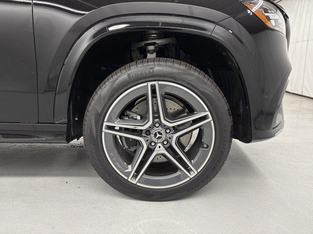 new 2025 Mercedes-Benz GLS 450 car