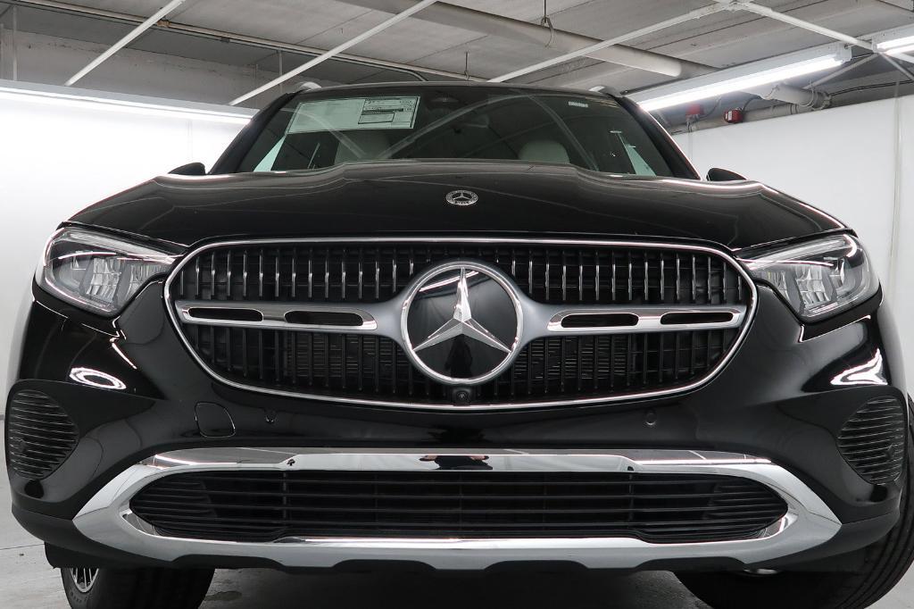 new 2024 Mercedes-Benz GLC 300 car, priced at $54,671