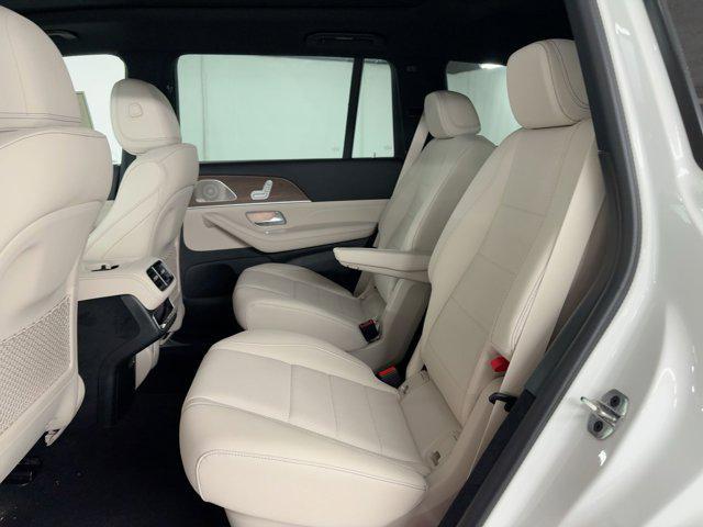 new 2025 Mercedes-Benz GLS 450 car