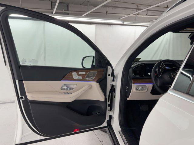 new 2025 Mercedes-Benz GLS 450 car