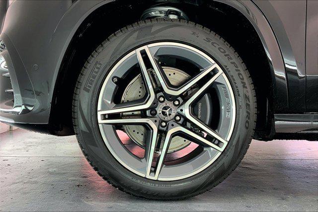 new 2025 Mercedes-Benz GLS 450 car