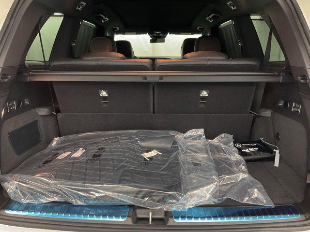 new 2025 Mercedes-Benz GLS 580 car
