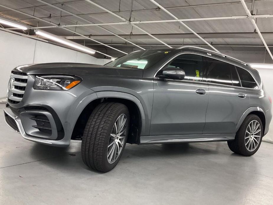 new 2025 Mercedes-Benz GLS 450 car