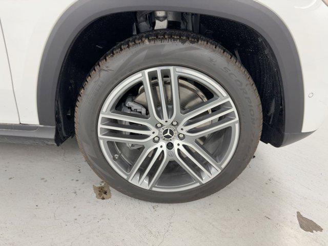 new 2025 Mercedes-Benz GLS 450 car