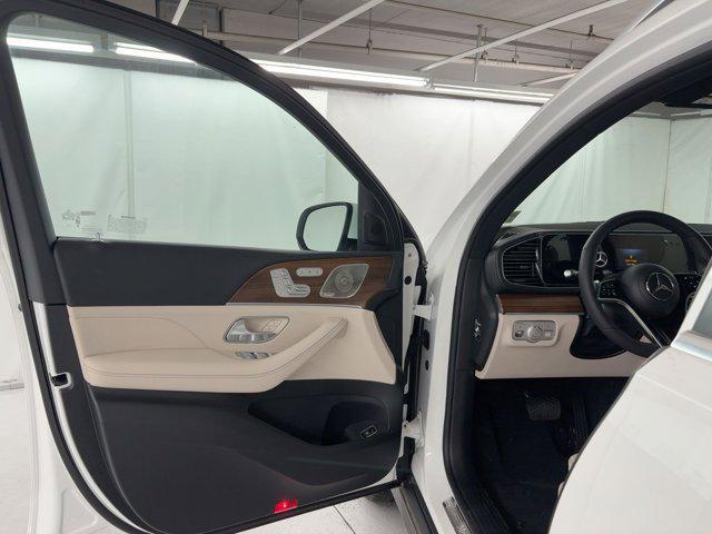 new 2025 Mercedes-Benz GLS 450 car