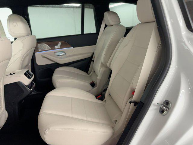 new 2025 Mercedes-Benz GLS 450 car