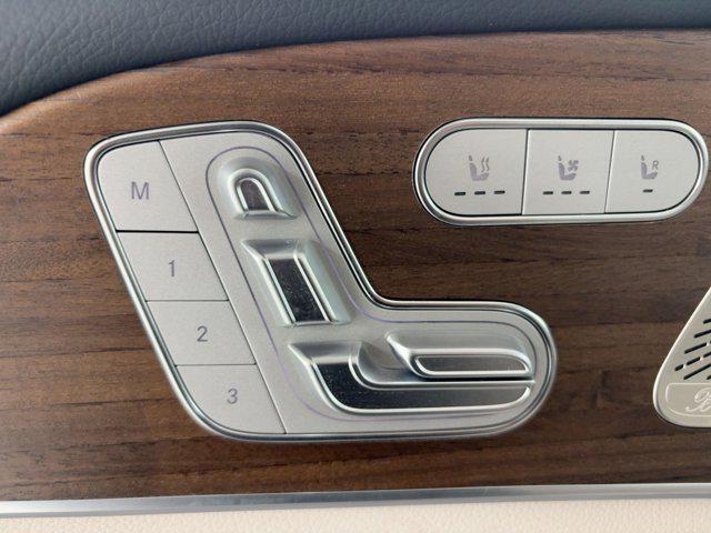 new 2025 Mercedes-Benz GLS 450 car